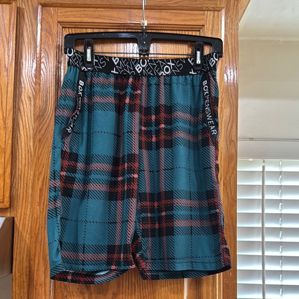 MEN’s BOXWearMensWear Plaid 10” lounge shorts size SMALL (28-30)